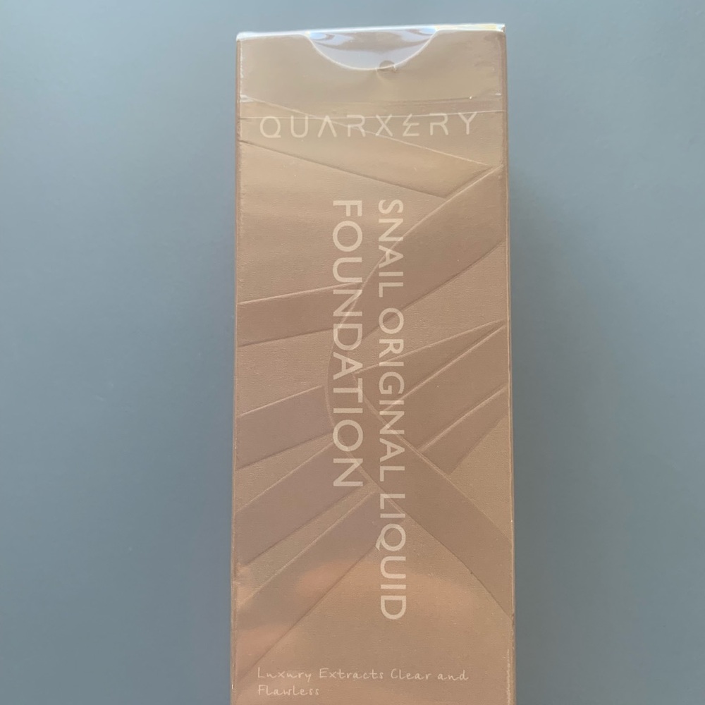 Snail Liquid Moisturizing Holding Foundation Truffle 301D NWT - Picture 3 of 9